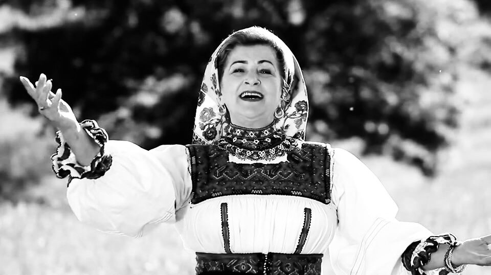 A murit Maria Petca Poptean, una dintre cele mai iubite voci ale Țării Oașului