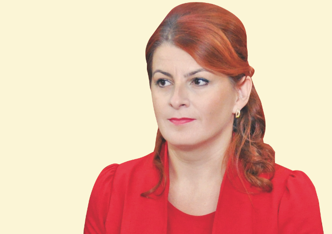 ÎNCRÂNCENARE. Când politica nu mai are milă: ce i se întâmplă medicului Paula Mare după ce și-a pierdut mama