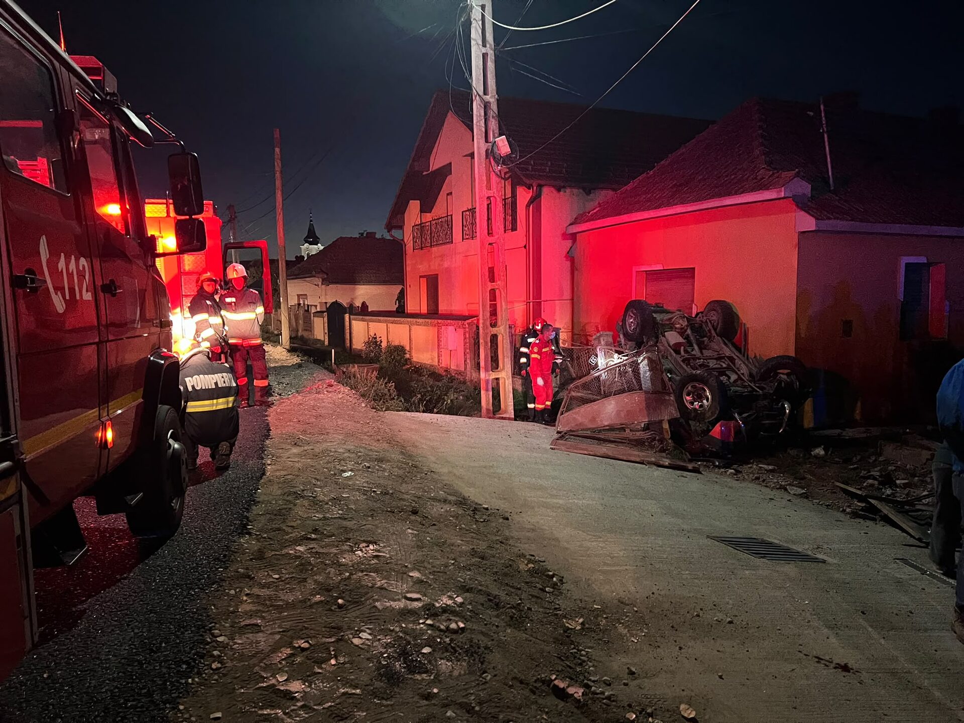 Accident la Culciu Mare. Un autoturism a ajuns într-un gard, iar șoferul a fost transportat la spital