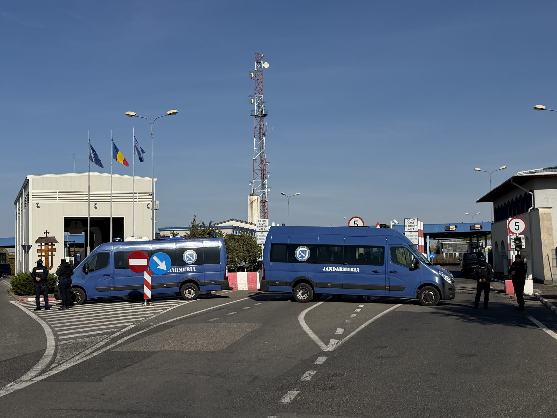 DNA face percheziții în 96 de locații. Vama Halmeu este închisă!