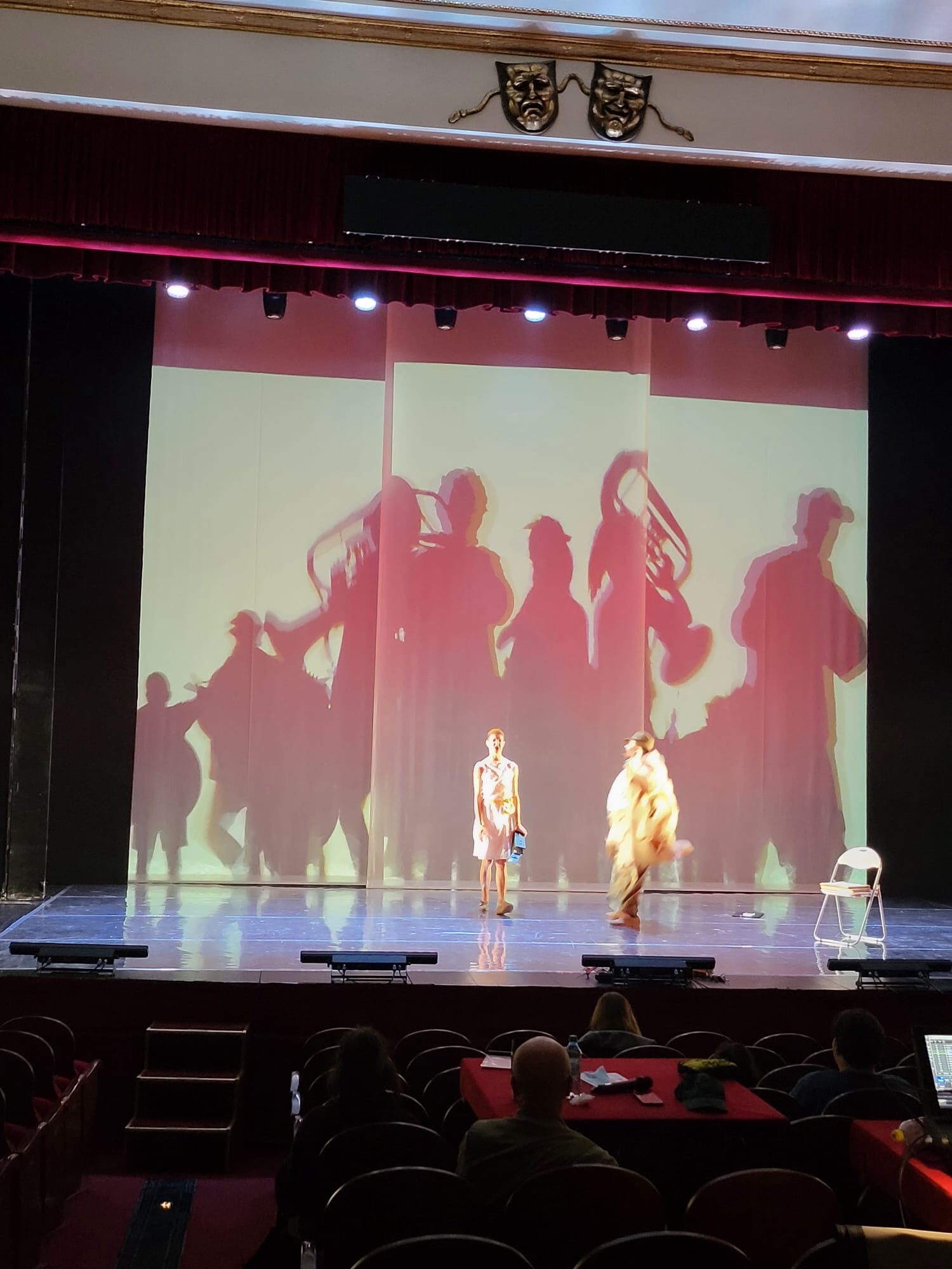 Despre teatru. Omul bun din Sîciuan, răsplătit cu aplauze. Multe!