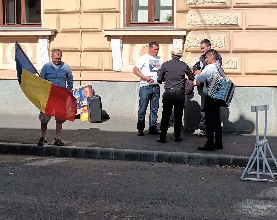 Trei viteji, un steag și o revoluțiune de amploare