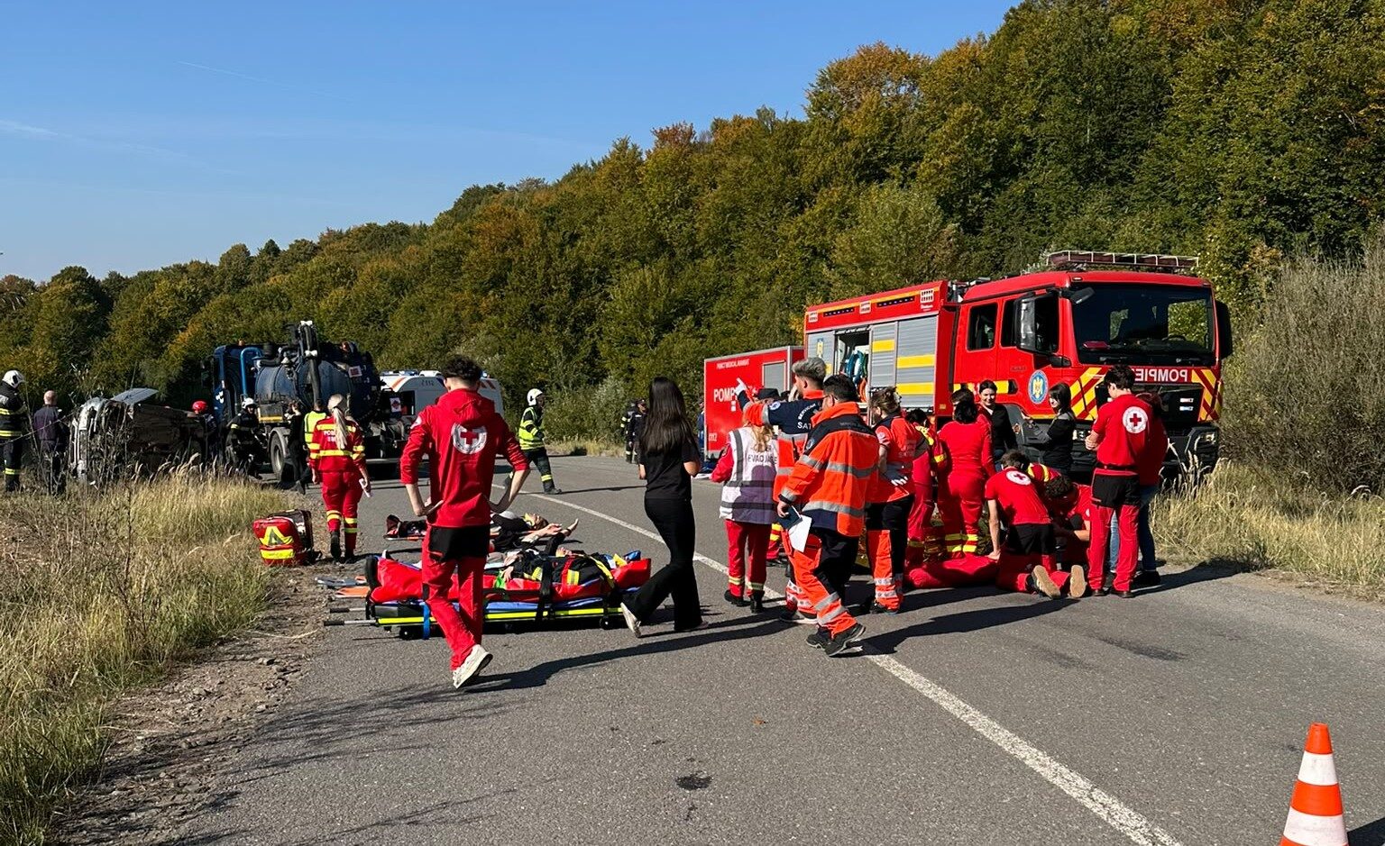 INTERVENȚIE. Accident teribil simulat la Luna Șes! Microbuz cu victime și autocisternă cu combustibil, în scenariul ISU