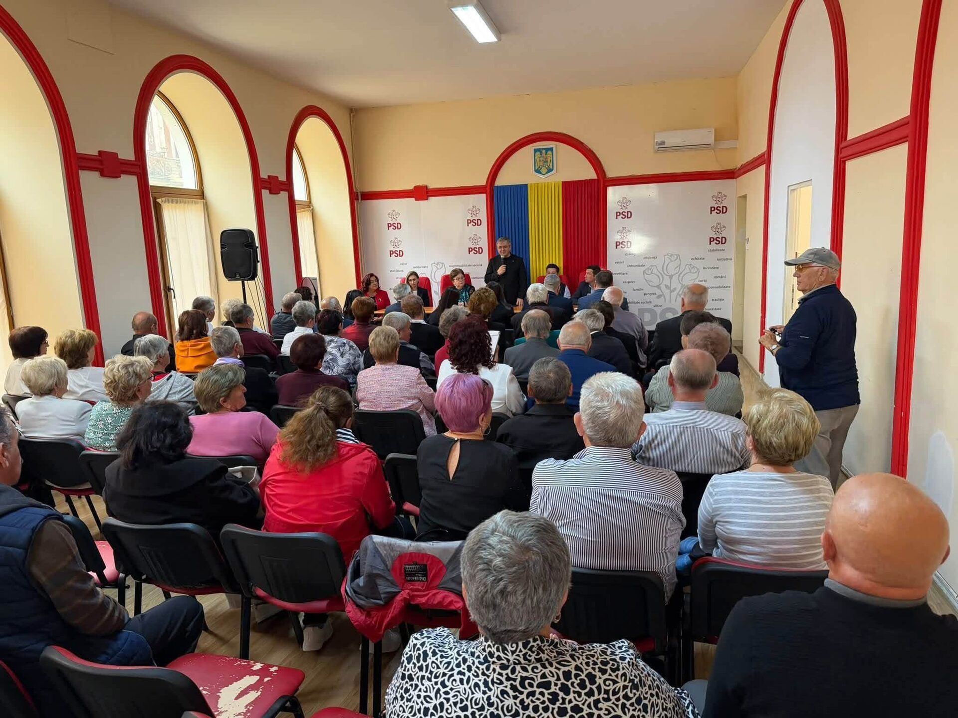 Seniorii social-democrați, sărbătoriți la sediul PSD Satu Mare