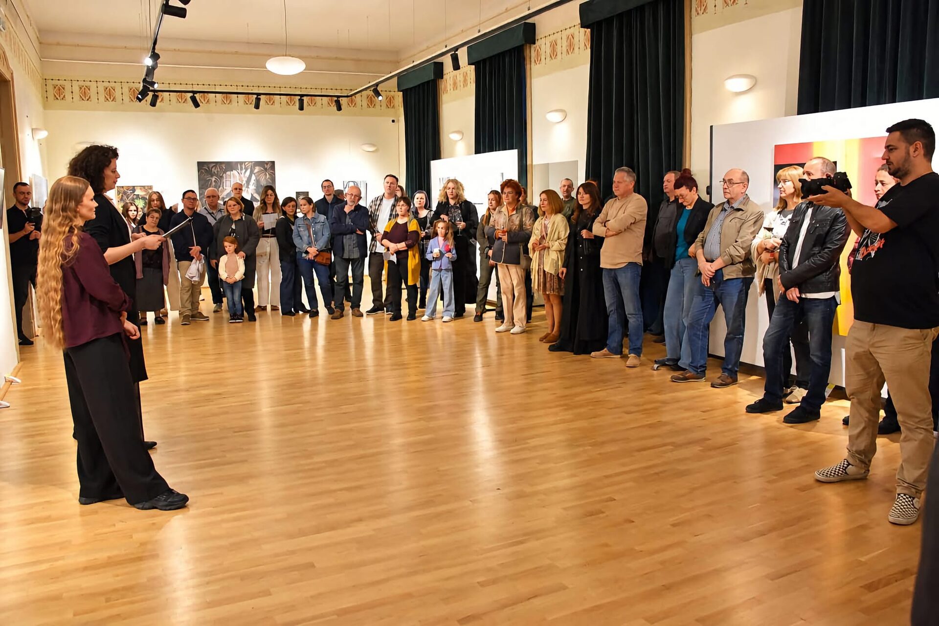 Expoziția „Origins” aduce arta contemporană sătmăreană la Casa Meșteșugarilor