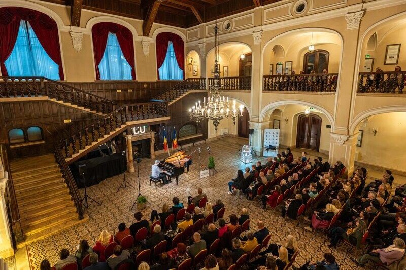 Classic Unlimited ajunge în Satu Mare: concert de pian, poezie și artă vizuală la Castelul Károlyi din Carei