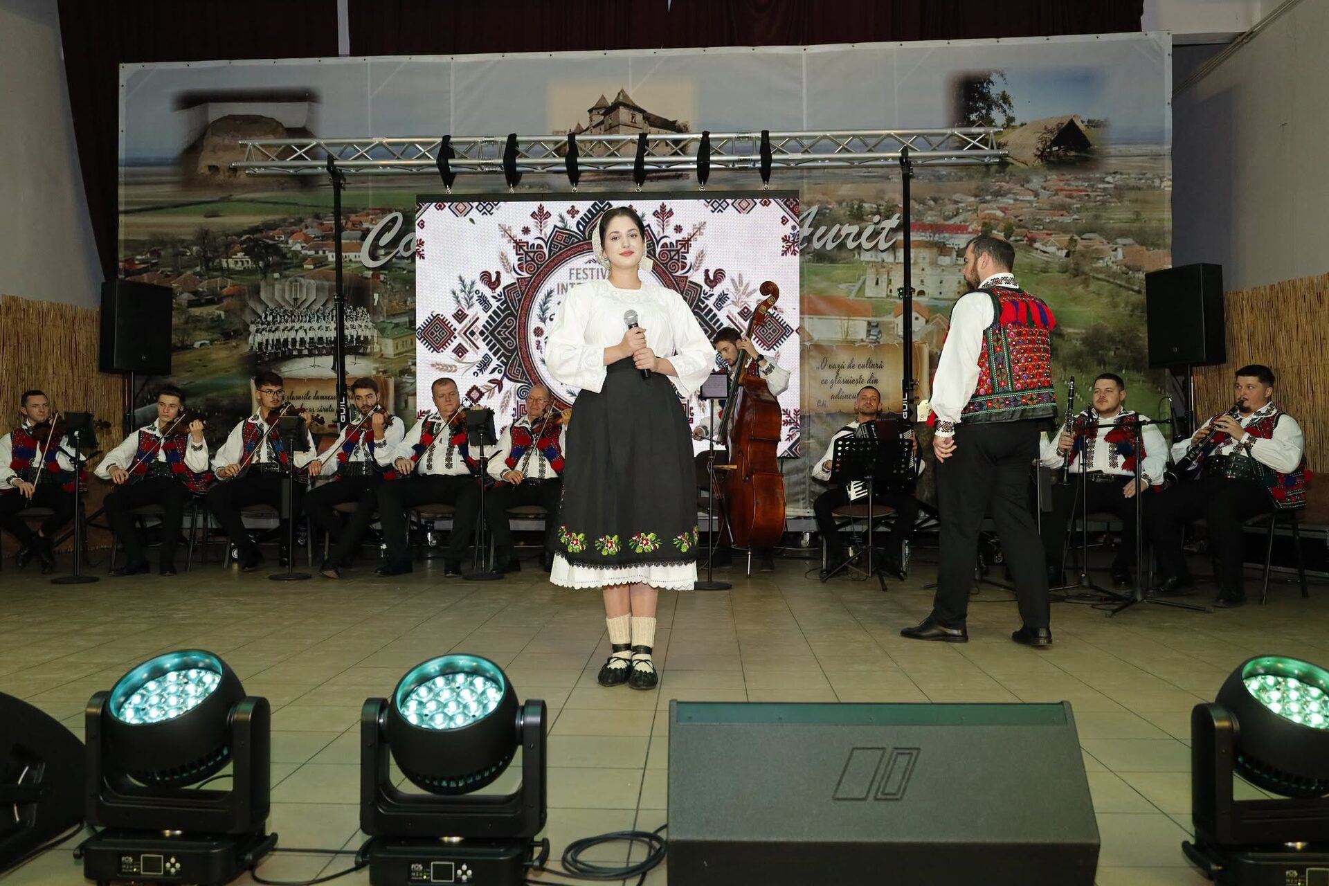 FOTOGALERIE. MARELE TROFEU A AJUNS ÎN BAIA MARE! Bianca Suciu a câștigat Festivalul Internațional de Folclor „Rozmarin în colțu’ mesii”