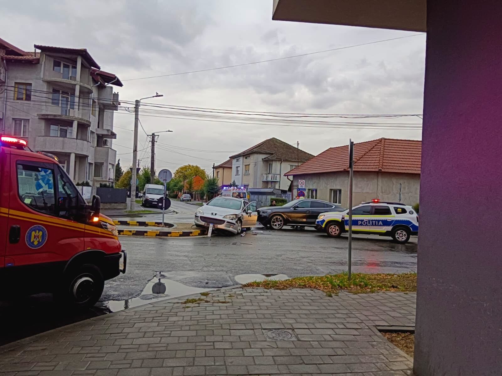 Accident pe strada Păuleștiului din Satu Mare. Circulația autobuzului de pe linia 15, perturbată
