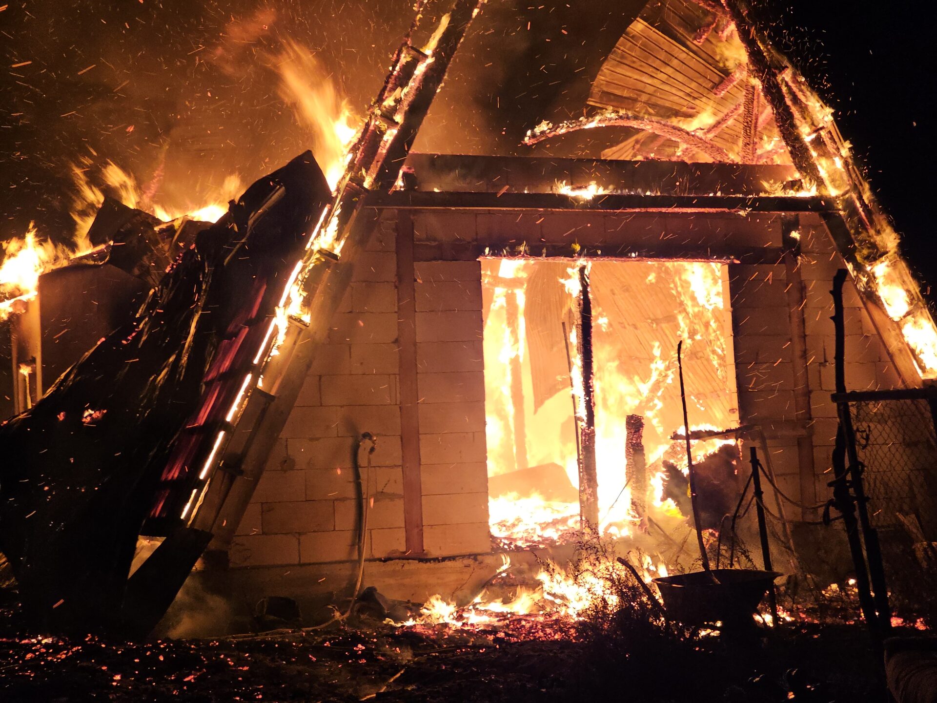 Incendii în localitățile Drăgușeni și Mărtinești