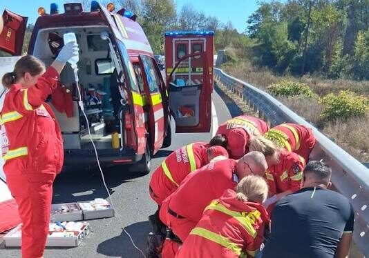 ACIDENT. Impact neașteptat pe strada Aurel Vlaicu! Victima, la spital