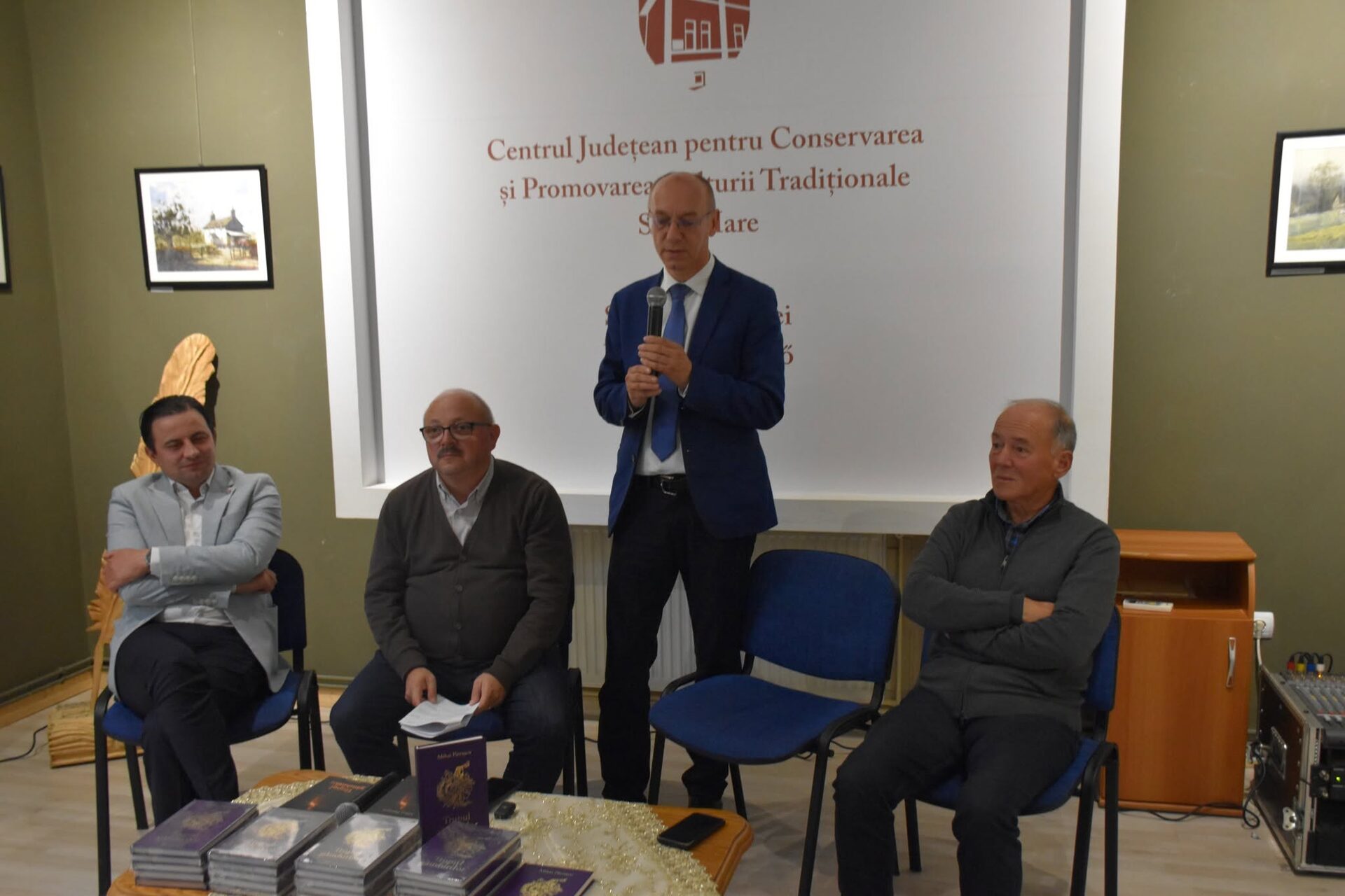 FOTOGALERIE. CULTURĂ. „Trupul gândurilor”, o lansare de carte despre rădăcini, limbă română și zbor