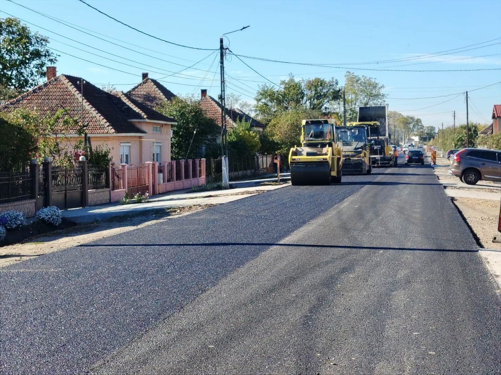 INVESTIȚII. DJ 193 prinde contur: 27 de kilometri au ajuns la al treilea strat de asfalt