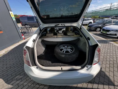 Toyota Prius 1.8 Benzină + sistem Full Hybrid, 136 CP