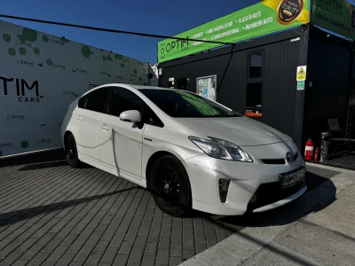 Toyota Prius 1.8 Benzină + sistem Full Hybrid, 136 CP — 2014, 143.645 km
