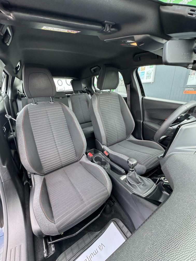 Peugeot 2008 Active Pack 1.2 benzină 100 CP