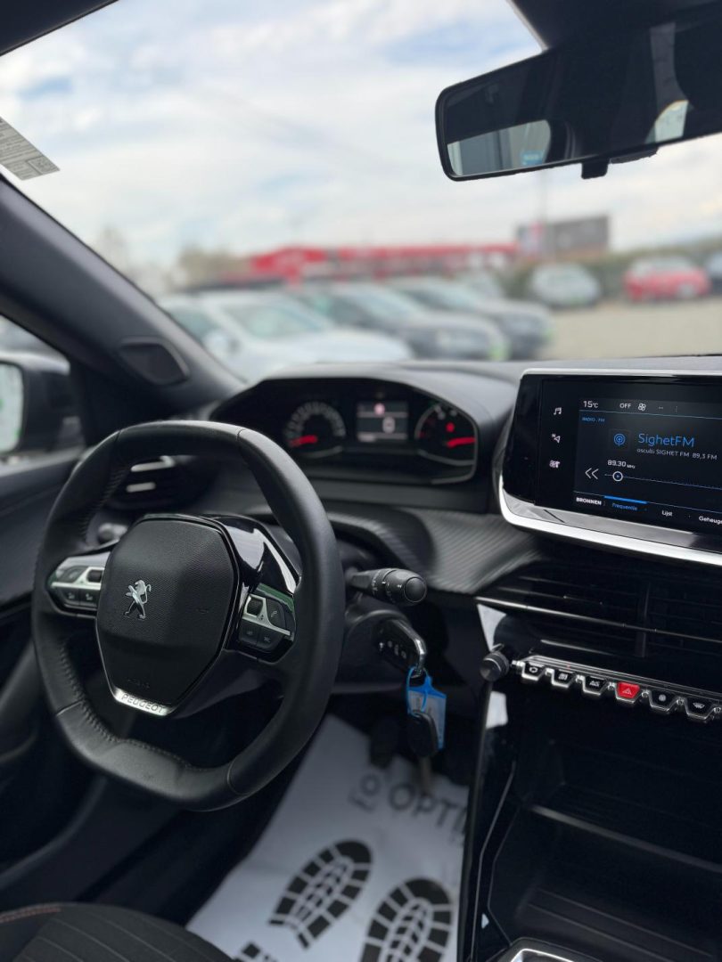 Peugeot 2008 Active Pack 1.2 benzină 100 CP