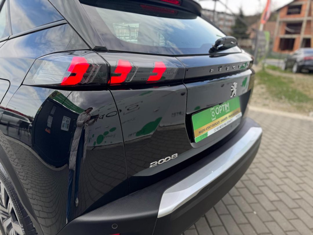 Peugeot 2008 Active Pack 1.2 benzină 100 CP